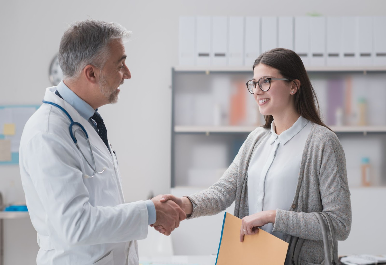 Doctor-and-patient-shaking-hands-670151224_2093x1438 (1)